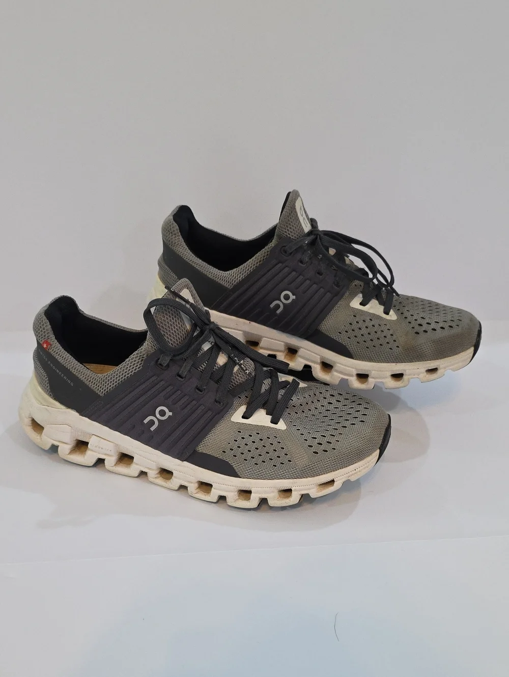 On Running CloudSwift Women's Shoes in Gray and Black Size 8
